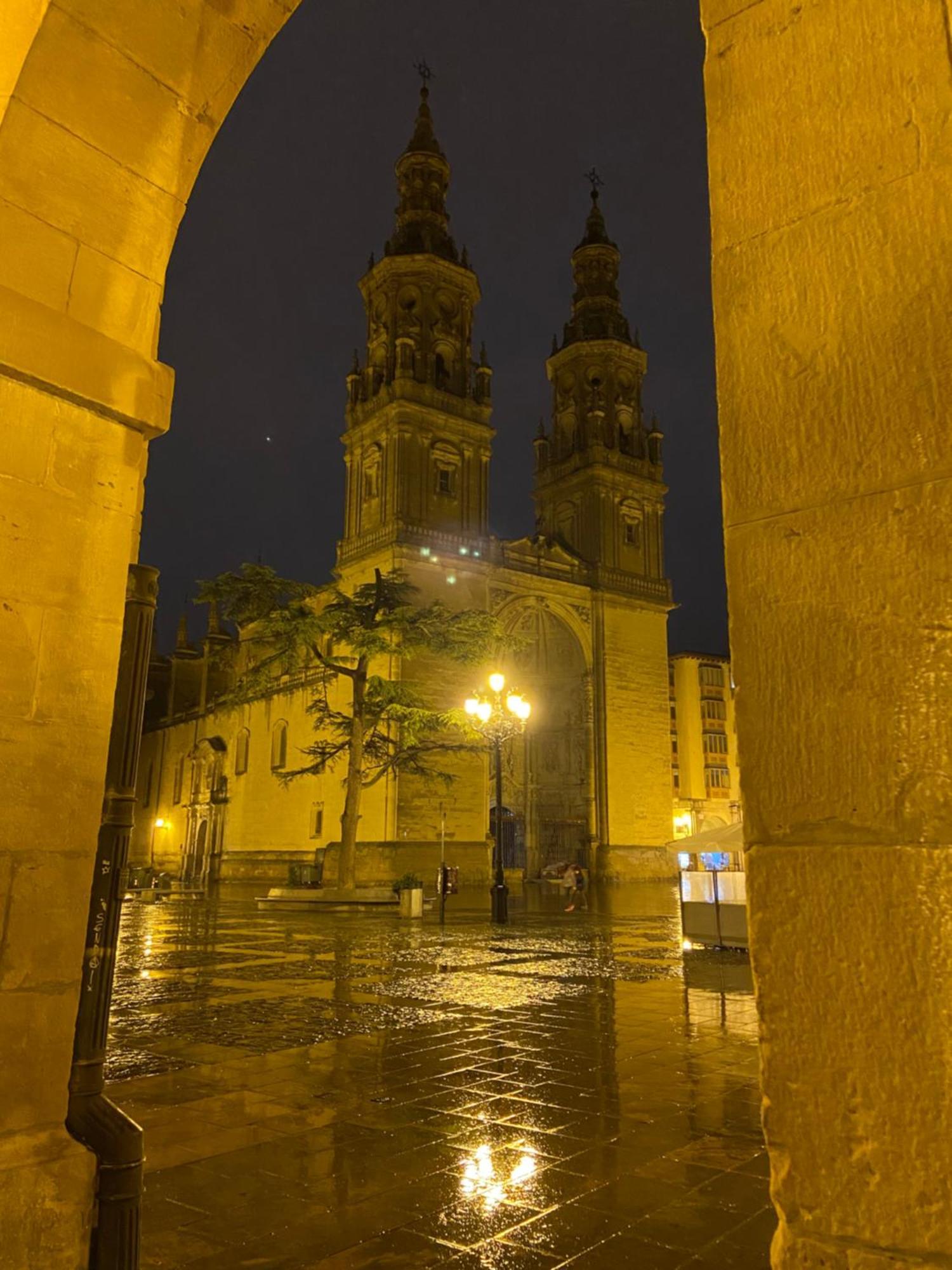 Alojamiento En Pleno Centro Con Wifi Y Aire Acondicionado Logroño Exteriör bild